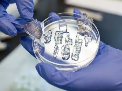 YENİDEN KULLANILABİLEN 'JÖLELİ BUZ', ERİYEN SUYA İHTİYAÇ DUYMADAN HER ŞEYİ SOĞUK TUTUYOR